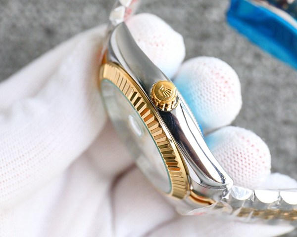 ブランド時計背面デザイン